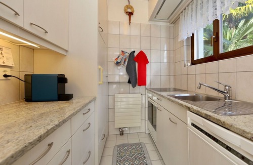 Orselina Apartment | Apartment on the 2nd floor for 1-4 persons.