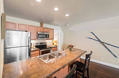 Lovingston Apartment | Apartment on the Knoll with private pool
