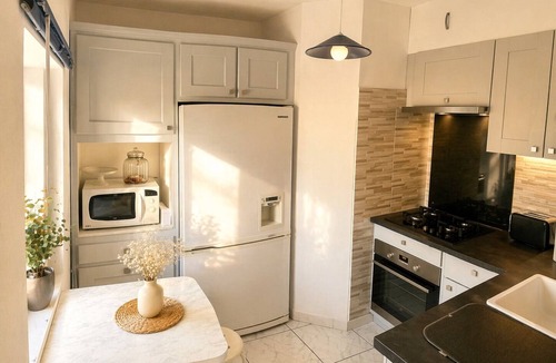 Beaucaire Apartment | Apartment overlooking the Quais de Beaucaire