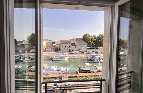 Beaucaire Apartment | Apartment overlooking the Quais de Beaucaire