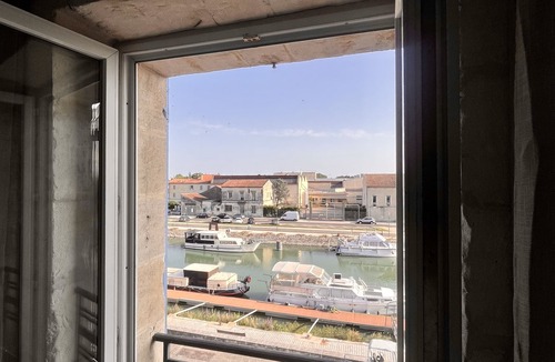 Beaucaire Apartment | Apartment overlooking the Quais de Beaucaire