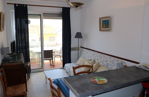 Valras-Plage Apartment | APARTMENT P2 SECOND FLOOR SEA VIEW NEAR THE BEACH
