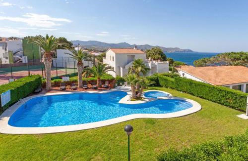 Llanca Apartment | Apartment Palmiers I-2 by Interhome