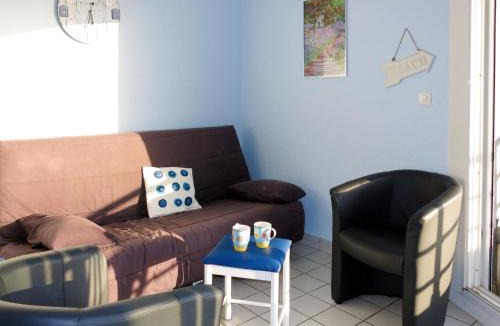 Saint-Jean-de-Monts Apartment | Apartment Pamplemousse Face Mer by Interhome