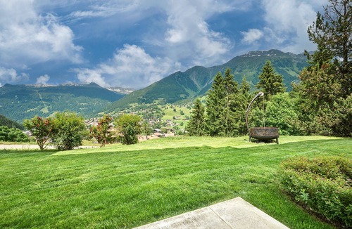Klosters-Serneus Apartment | Apartment 'Panorama' with Mountain View, Private Terrace and Wi-Fi