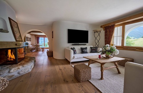 Klosters-Serneus Apartment | Apartment 'Panorama' with Mountain View, Private Terrace and Wi-Fi
