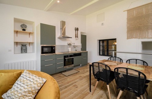 Sadirac Apartment | Apartment-Panoramic-Ensuite with Shower-Lake view