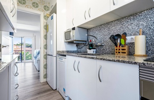 Torredembarra Apartment | Apartment "Paul" with Private Terrace and Wi-Fi
