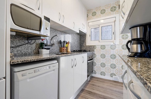 Torredembarra Apartment | Apartment "Paul" with Private Terrace and Wi-Fi