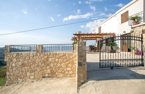 Vrisnik Apartment | Apartment Peace and quiet (83651-A1) - Jelsa - island Hvar