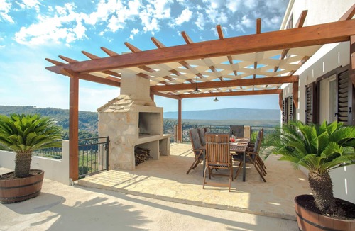 Vrisnik Apartment | Apartment Peace and Quiet