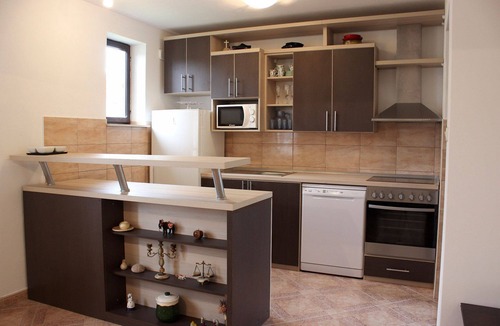 Mirce Apartment | Apartment Pez - with large terrace : - Mirca, Island Brac, Croatia