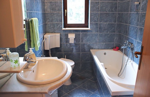 Mirce Apartment | Apartment Pez - with large terrace : - Mirca, Island Brac, Croatia