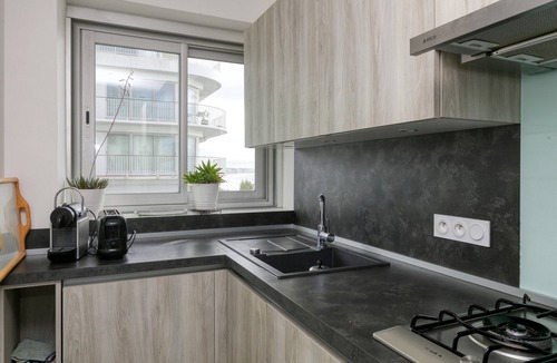 La Baule-Escoublac Apartment | Apartment 'Pieds Dans L'eau - Balcon Vue Mer' with Balcony and Wi-Fi