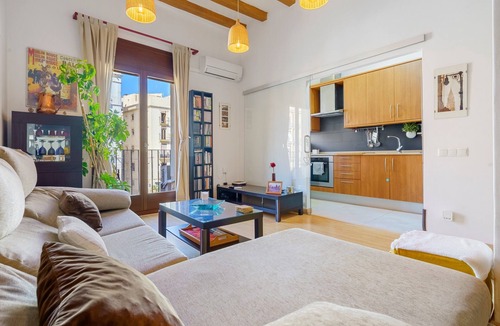 Tarragona Apartment | Apartment 'Plaça La Font' with Balcony, Wi-Fi and Air Conditioning