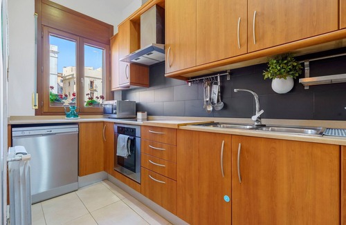 Tarragona Apartment | Apartment 'Plaça La Font' with Balcony, Wi-Fi and Air Conditioning