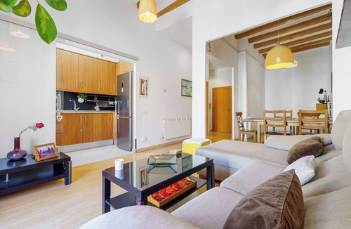 Tarragona Apartment | Apartment 'Plaça La Font' with Balcony, Wi-Fi and Air Conditioning