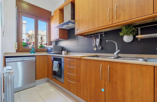 Tarragona Apartment | Apartment 'Plaça La Font' with Balcony, Wi-Fi and Air Conditioning