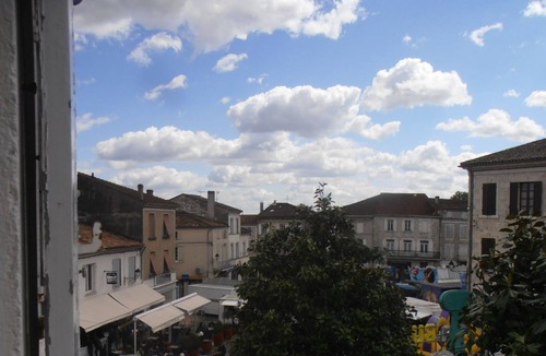 Nerac House | Apartment place de la Mairie