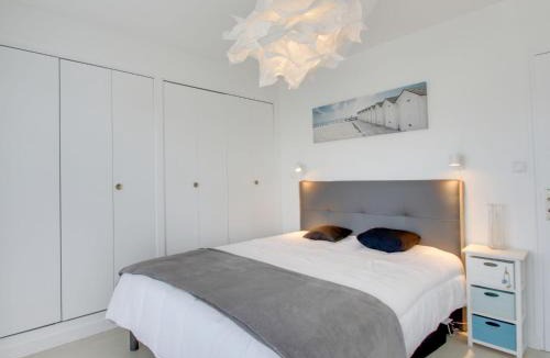 Dinard Apartment | Apartment Port Blanc by Interhome