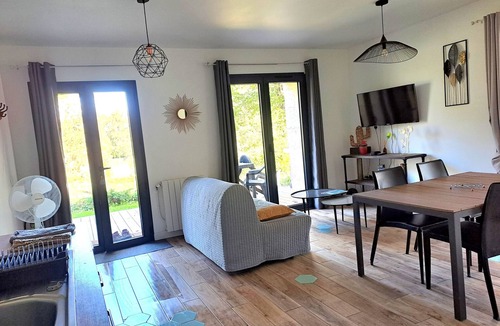 Sadirac Apartment | Apartment-Premium-Ensuite with Shower-Lake view