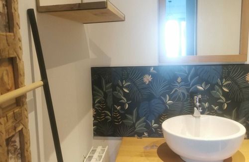 Sadirac Apartment | Apartment-Premium-Ensuite with Shower-Lake view