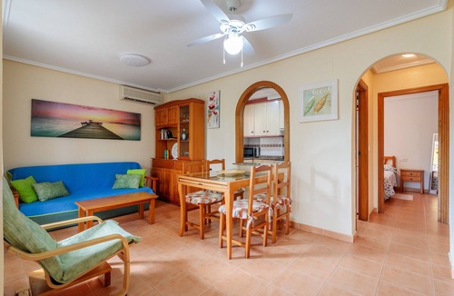 Gran Alacant Apartment | Apartment 'Pretty Bungalow' with Mountain View, Wi-Fi and Air Conditioning