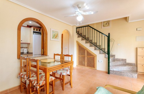 Gran Alacant Apartment | Apartment 'Pretty Bungalow' with Mountain View, Wi-Fi and Air Conditioning