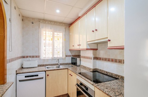 Gran Alacant Apartment | Apartment 'Pretty Bungalow' with Mountain View, Wi-Fi and Air Conditioning