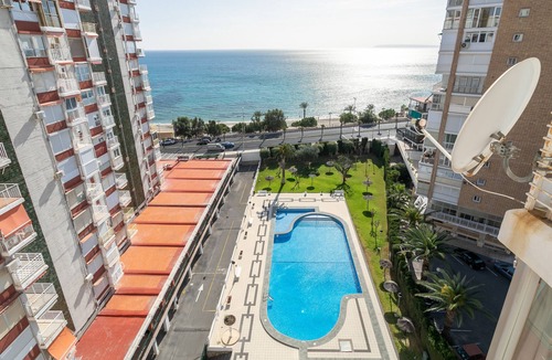 L'Albufereta Apartment | Apartment 'Primera Línea De Playa' with Shared Pool, Wi-Fi and Air Conditioning