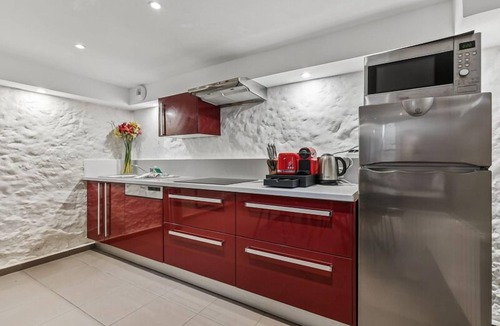 Bagnolet Apartment | Apartment-Private Bathroom-Garden view