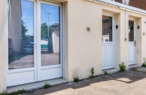 Etampes Apartment | Apartment-Private Bathroom