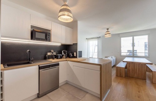 Chessy Apartment | Apartment-Private Bathroom-Apartment-Street View