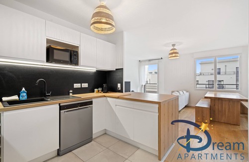 Chessy Apartment | Apartment-Private Bathroom-Apartment-Street View