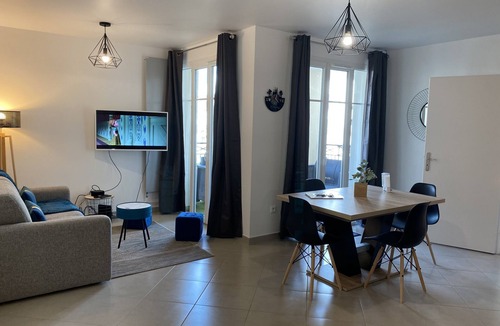 Serris Apartment | Apartment-Private Bathroom-Apartment-Garden view-Dream Apartments