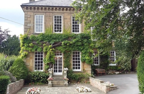 Thirsk Apartment | Apartment-Private Bathroom-Kilburn