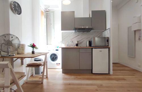 Quartier du Port Apartment | Apartment-Private Bathroom