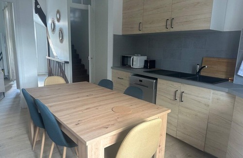 Sens Apartment | Apartment-Private Bathroom-Apartment
