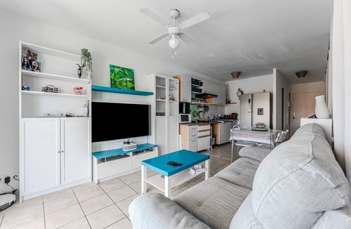 Parentis-en-Born Apartment | Apartment 'Proche Plage Parentis' with Private Terrace and Wi-Fi