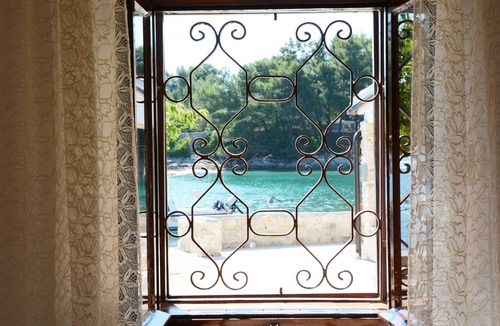 Punta Kriza Apartment | Apartment Punta Blue only 5m from the sea, island Cres