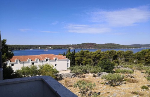 Cove Makarac (Milna) Apartment | Apartment Pupa