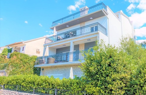 Selce Apartment | Apartment Queens III with Sea View in Selce