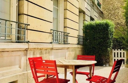 Reims City Centre Apartment | APARTMENT , QUIET, LUXE at the FOOT CATHEDRAL REIMS (WIFI,NETFLIX)