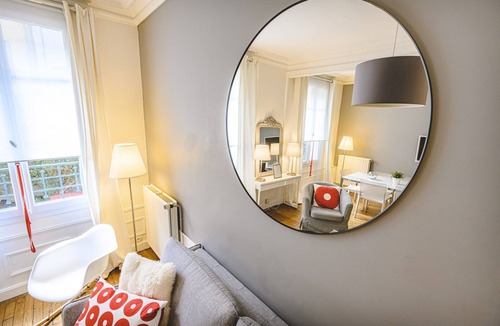 Reims City Centre Apartment | APARTMENT , QUIET, LUXE at the FOOT CATHEDRAL REIMS (WIFI,NETFLIX)
