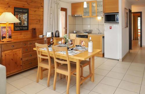 Saint-Pierre-de-Clages Apartment | Apartment Quille du diable 19 by Interhome