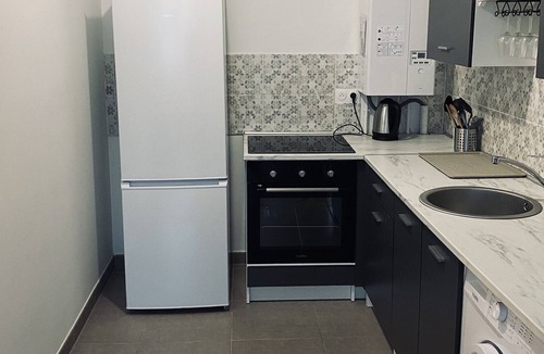 Asnieres-sur-Seine Apartment | Apartment 'Résidence Etoile' with Wi-Fi