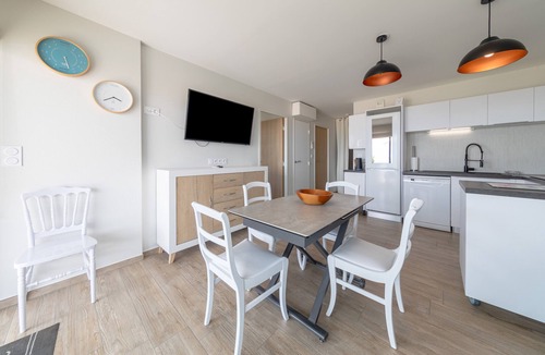 La Tranche-sur-Mer Apartment | Apartment 'Résidence Le Rêve' with Shared Pool, Wi-Fi and Air Conditioning