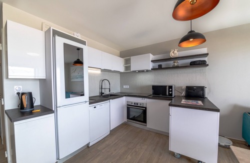 La Tranche-sur-Mer Apartment | Apartment 'Résidence Le Rêve' with Shared Pool, Wi-Fi and Air Conditioning