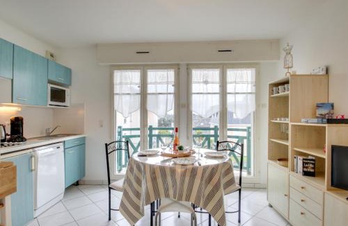 Dinard Apartment | Apartment Résidence des Tennis-1 by Interhome
