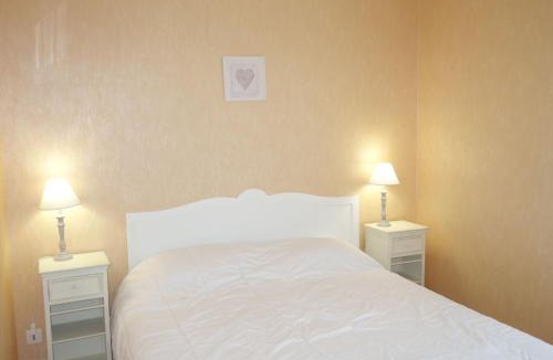 Dinard Apartment | Apartment Résidence des Tennis-1 by Interhome